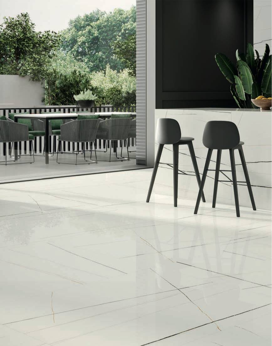Carrelage effet marbre noir, blanc, avec veinage doré et blanc grés cérame rectifié disponible en 60x120 finition brillant gamme Symphony de chez Eos carrelage à Martigues